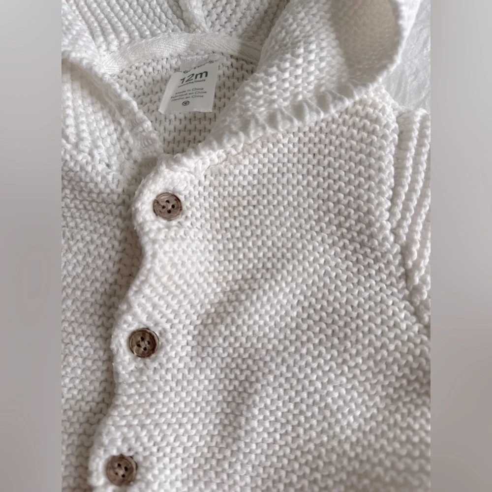 Carter’s bear white sweater size 12 months